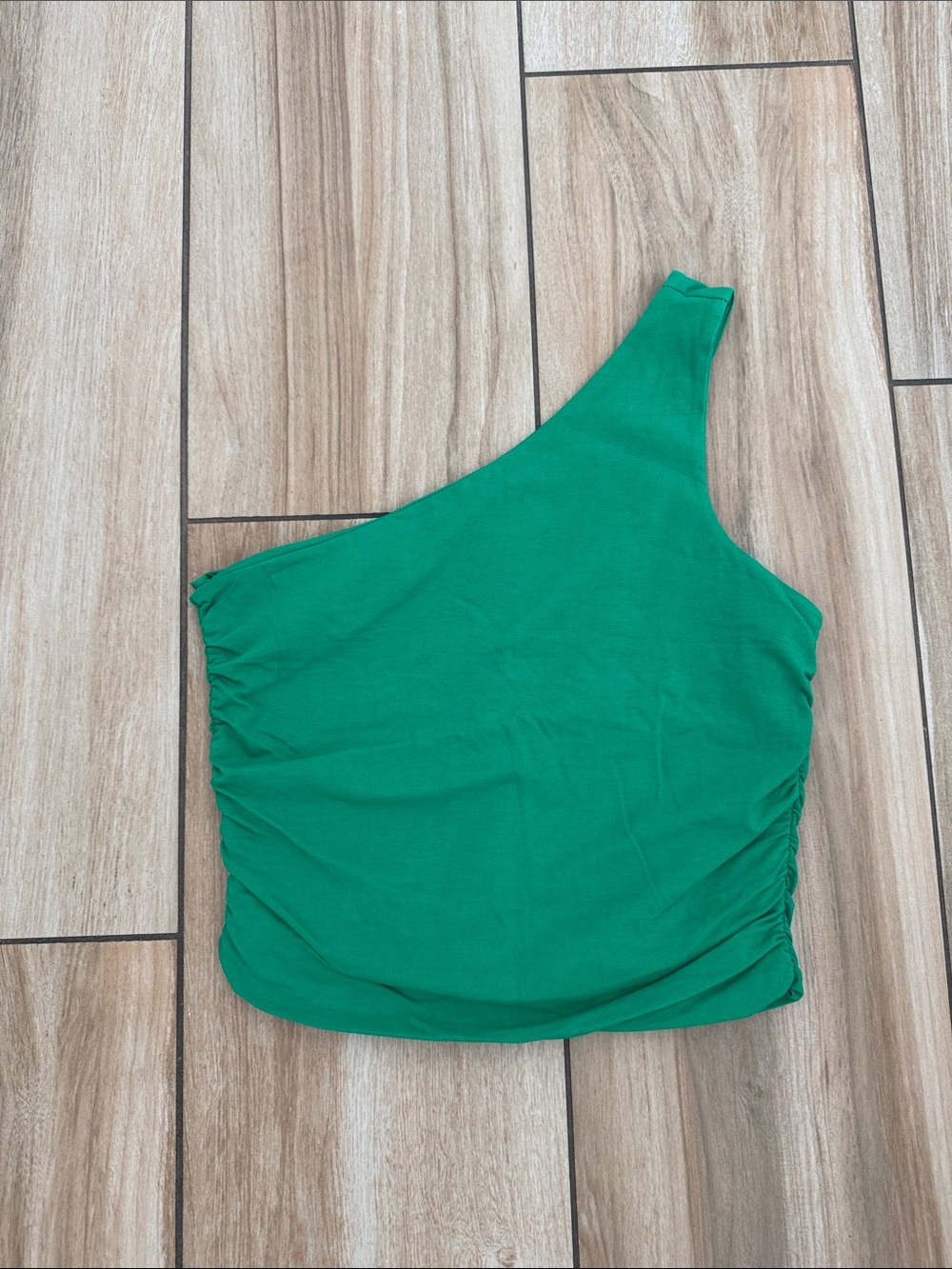 superdown Emerald One-Shoulder Ruched Tank Top